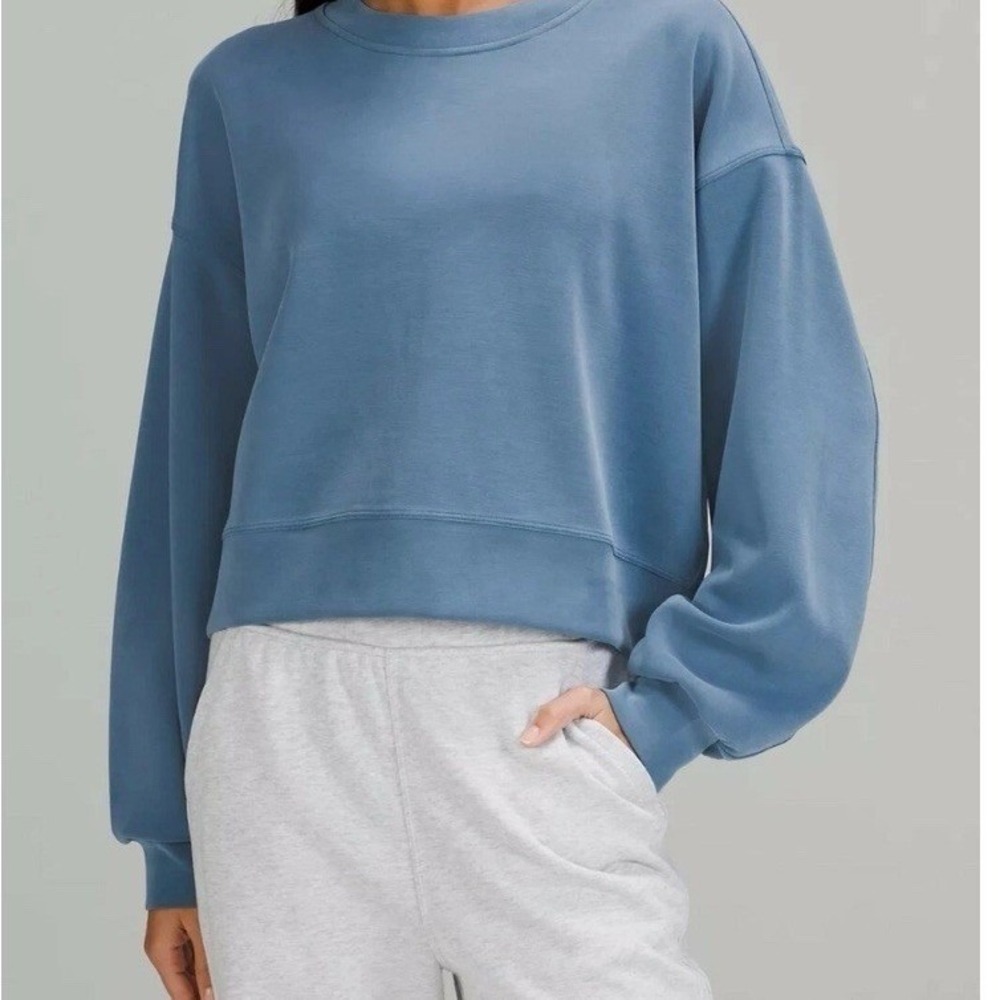 lululemon Matching Size 4 Set- Softstreme Crewneck Top & High Rise Shorts Blue - Picture 5 of 10